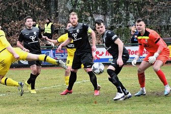 Trotz Überlegenheit: Spiel endet remis - Fast hätte Lucas Albert (links) hier für den VFC Plauen seinen zweiten Saisontreffer erzielt, der Ball verfehlte das Tor aber knapp.