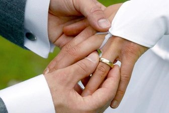 Trotz Unsicherheiten: Heiratswille ungebrochen - Auch in Pandemiezeiten ist Heiraten ein großes Thema. Doch die Unsicherheiten machen auch vielen Brautpaaren zu schaffen.