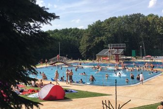 Trotz verregneten Sommers bisher 16.000 Gäste im Sonnenbad - An den schönen Sommertagen dieses Jahres hat das Sommerbad Rußdorf bisher insgesamt um die 16.000 Besucher angezogen. In der kompletten Saison 2020 waren es rund 26.000 Badegäste gewesen.