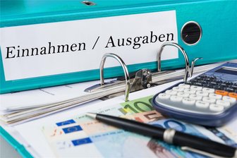 Trotz Vetos beschließt Stadtrat Grünhain-Beierfeld Haushalt für 2024 - Über eine schwierige Haushaltslage klagt derzeit nicht nur die Stadt Grünhain-Beierfeld. Beschlossen wurde am Montag auch die Aufnahme eines Kassenkredits in Höhe von 750.000 Euro.