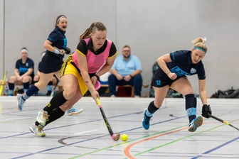 Trotz vieler Möglichkeiten: Freiberger Hockey-Damen stolpern im Titelkampf gegen Leipzig - Wenig Durchschlagskraft: Selten konnten sich die Freiberger Hockeyspielerinnen so in Szene setzen wie hier Corinna Höhne. Am Ende hieß es gegen Spitzenreiter Leipzig 1:3.