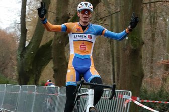 Trotz vier Podestplätzen: Nur ein Erzgebirger darf bei der Landesmeisterschaft im Cyclo-Cross jubeln - Durfte wieder jubeln: Toni Albrecht.