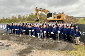 Trotz Wirtschaftskrise: Wo von Dresden bis zum Vogtland neue Arbeitsplätze entstehen - Erster Spatenstich im Oktober 2025: Die EAO Automotive GmbH aus der Schweiz erweitert ihren Standort in Auerbach im Vogtland und schafft 150 neue Arbeitsplätze.