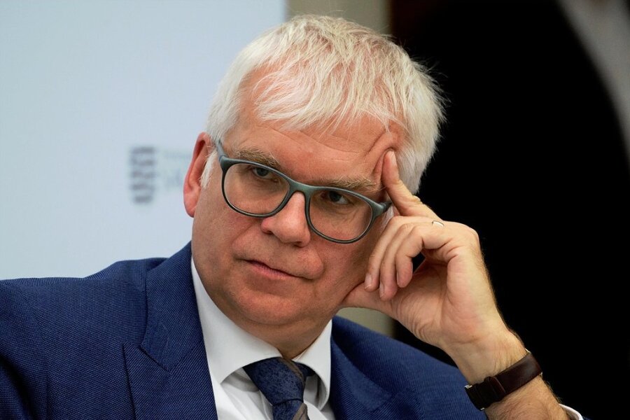 Finanzminister Hartmut Vorjohann (CDU): "Wir können nicht auf Dauer über unsere Verhältnisse leben." 
