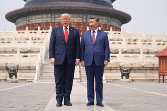 Trump-Xi-Gipfel: Warme Worte - und eine Warnung - Nach den ersten Gesprächen zeigte Xi Trump den Himmelstempel in Peking.