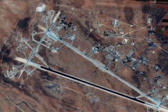 Trumps Kehrtwende - Das Flugfeld Al-Shairat in Syrien auf einem Satellitenfoto. Dieser Anlage galt der US-Angriff in der Nacht zu Freitag.