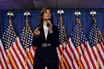 Trumps Widersacherin: Nikki Haley - Nikki Haley, ehemalige UN-Botschafterin der USA und US-Präsidentschaftsbewerberin, spricht bei einer Wahlkampfveranstaltung in Portland, Maine. In den Präsidentschaftsvorwahlen der Republikaner hat Haley ihren ersten Sieg im Duell gegen Ex-Präsident Trump eingefahren. Sie entschied die parteiinterne Abstimmung im Hauptstadtdistrikt Washington für sich.