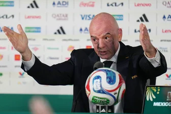 "Trumpsches Geschwafel": Pressestimmen zur Infantino-Pk - Gianni Infantino spricht in Mexiko-Stadt vor Medien.