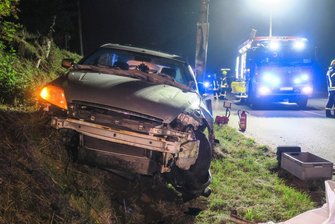 Trunkenheitsfahrt durch Schwarzenberg endet an Laternenmast -