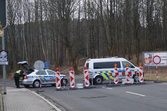 Tschechien kontrolliert Grenze - Deutsche bleiben draußen - Der Grenzübergang in Klingenthal am Samstagfrüh.