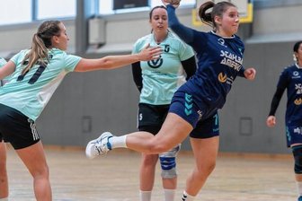 TSV-Damen atmen auf - Vanessa Kaiser (r.) gehörte mit sieben Toren zu den besten Peniger Schützinnen. Das Team steht nun zunächst auf Platz 8.