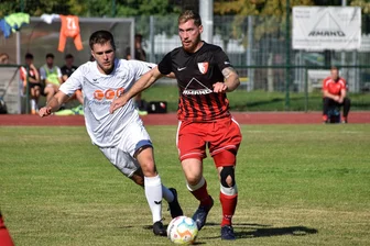 TSV Flöha: Wir wollen den Spitzenreiter ärgern - Im Hinspiel hatten die Flöhaer Kicker um Tom Göckeritz (r.) gegen Lok Zwickau die erste Saisonniederlage kassiert, die mit 1:6 zudem deftig ausfiel. Danach stand der TSV erstmals auf einem Abstiegsplatz.