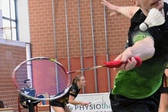 TSV will keine Geschenke verteilen - Pit Hofmann - hier im Heimspiel gegen die SG Diedorf/Haunstetten - und die Badminton-Aktiven des TSV Niederwürschnitz treffen am Samstag auf eine Wundertüte. 
