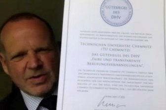 TU als fairer Partner für Top-Wissenschaftler ausgezeichnet - Der Kölner Völkerrechtler Bernhard Kempen, Präsident des Deutschen Hochschulverbands, am Montag bei der Verleihung des Gütesiegels an die TU Chemnitz. Wegen Corona nahm der TU-Rektor Gerd Strohmeier die Auszeichnung in einer virtuellen Konferenz entgegen. 