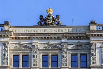 TU bringt einen Eiffelturm aus Wellpappe nach Paris - Die Technische Universität Chemnitz stellt in Paris ein neues Schalungssystem für Betonfertigteile vor.