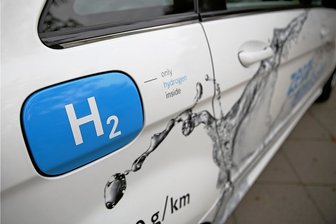 TU-Professor: "Brennstoffzelle hat zwei große Vorteile" - Ein B-Klasse-Mercedes mit Brennstoffzelle. Hersteller wie Toyota und Hyundai sind längst weiter.