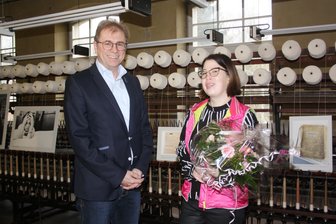 Tuchfabrik: Jana Kämpfe übernimmt Leitung - Oberbürgermeister André Raphael begrüßte am Donnerstag Jana Kämpfe offiziell an ihren neuem Arbeitsplatz in der Tuchfabrik Gebrüder Pfau.