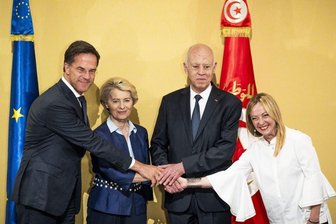 Mark Rutte (v.l.), Ursula von der Leyen, Kais Saied und Giorgia Meloni haben eine engere Zusammenarbeit beim Thema Migration ausgelotet.