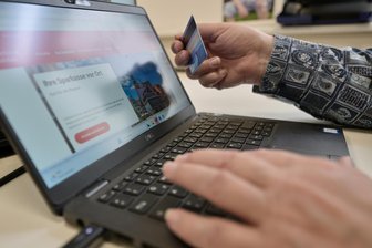 Turbo-Überweisung in Sekunden – was sich für Bankkunden in Westsachsen ab Oktober ändert - Bei Echtzeitüberweisungen landet das Geld innerhalb weniger Sekunden auf dem Empfänger-Konto. Bisher kostet dieser Service extra. Ab Oktober ändert sich dies in der EU.