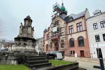 Turm des Adorfer Rathauses wird erstmals seit 30 Jahren saniert - 