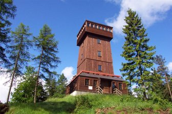 Turmwächter stinksauer: Kasse aus dem Kapellenbergturm gestohlen - Der Turm auf dem Kapellenberg wurde am 19. Juni 1993 eingeweiht. Am Samstagnachmittag werden 30 Jahre Turm gefeiert.