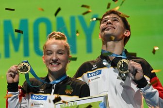 Turn-EM in Leipzig: Chemnitzerin Karina Schönmaier schreibt Sportgeschichte - Nach dem Silberlächeln vom Montag strahlte Turnerin Karina Schönmaier vom TuS Chemnitz-Altendorf am Mittwochabend gemeinsam mit Timo Eder über Gold im Mixed Team Finale.