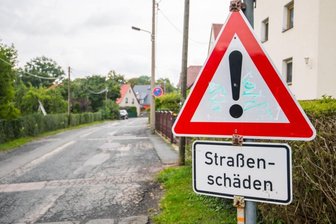 Turnerweg bleibt in der Warteschleife - Der Turnerweg im Zwickauer Ortsteil Niederplanitz braucht dringend eine Sanierung. Erst fehlten Fördermittel, jetzt der Eigenanteil. 