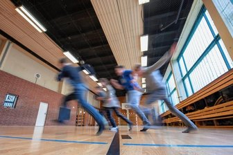 Turnhallenkur in Wechselburg startet erst 2023 - Die Turnhalle Wechselburg soll saniert werden. Genutzt wird sie unter anderem durch den Hort Wechselburg.