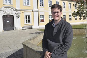Turnierpremiere im Schach: Zwickauer SC feiert mit den ersten Clara-Wieck-Open einen vollen Erfolg - Niclas Schwalbe vom Zwickauer SC war als Turnierleiter des ersten Zwickauer Schach Open zurück an seiner alten Schule.