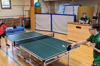 Turnverein kann auch Tischtennis - Marvin Hesse (rechts) gewann Ende Oktober mit dem TV Stöckener Hasenheide das Heimspiel gegen den TSV Germania Werdau (im Bild links: Anton Koitsch) mit 6:4. 