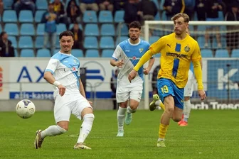 „Tut mir einen Gefallen und lasst den Schiedsrichter in Ruhe“: Die Reaktionen nach dem CFC-Spiel gegen Lok Leipzig - Der Chemnitzer FC hat sein Heimspiel gegen den 1. FC Lokomotive vor 8758 Zuschauern im "Stadion - An der Gellertstraße" bestritten.