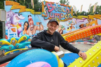 Twister, Riesenrad und Kettenkarussell: Das bietet das Bergfest in Hohenstein-Ernstthal - Mit dem „Beach Jumper“ ist Carlo Lehrmann zum ersten Mal auf dem Pfaffenberg dabei.