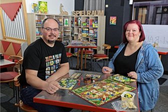 Typisierungsaktion: Spielcafé sucht Stammzellenspender für Ralf Jacob - Antje und Uwe Trapp im Spielcafé "Spiel-Raum". Hier findet am Sonntag die Typisierungsaktion statt.