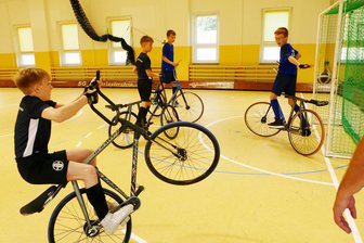U-13-Radballer aus dem Erzgebirge träumen vom DM-Finale - Mit diesem Schuss trifft Paul Langer ins kurze Eck. Es war eins von insgesamt 36 Toren im DM-Viertelfinale.