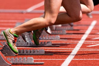 U-18-Leichtathleten des LV 90 Erzgebirge auf DM-Kurs - Enzo Kieß und Jerome Düringer sind in Regensburg gut aus den Startblöcken gekommen.