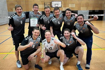 Ü-35-Volleyballer aus dem Erzgebirge bei Deutscher Meisterschaft ausgebremst - Bei der Sachsenmeisterschaft hatten sich die Zschopauer Ü-35-Volleyballer noch über den Titel gefreut.