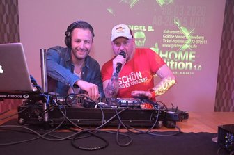 Ü30-Party in "Goldner Sonne" online zu sehen - Robert Bär (li.) und Engel B Falk Engert haben in der "Goldnen Sonne" aufgelegt. Aus der Not machte das Kulturzentrum eine Tugend und verlagerte die Ü30-Party ins Netz.