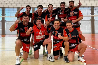 Ü35-Sachsenmeister: Diese Oldies aus dem Erzgebirge bleiben am Volleyballnetz jung - Trotz ungewohnter Besetzung durfte das Ü35-Team des VC Zschopau erneut den Landesmeistertitel bejubeln.