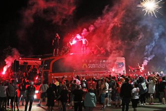 Über 1000 Fans empfangen FSV Zwickau und feiern Klassenerhalt -