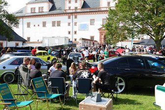 Über 150 Autos: BMW-Raritäten erobern die Augustusburg - Auto-Fans kommen diesen Samstag auf der Augustusburg mal wieder auf ihre Kosten.