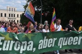 Über 200 Teilnehmer bei Christopher Street Day - In Stollberg hat am Samstagnachmittag der erste Christopher Street Day im Erzgebirge stattgefunden.