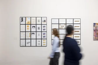 Über das Menschliche hinter den Millionenwerten: Die etwas andere Ausstellung zum Malerstar Gerhard Richter - Blick in die Ausstellung „20 Jahre Gerhard Richter Archiv“.
