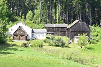 Über die verschwundenen Gasthäuser im deutsch-tschechischen Grenzgebiet - Das Gasthaus Zum Schimmel in Dolni Paseky/Niederreuth ist das einzige noch erhaltene Gebäude und heute ein privater Wohnsitz.