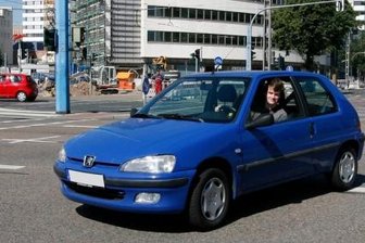 Über sieben Baustellen musst du fahren - Der Umleitungs-Test führte Redakteur Johannes Pöhlandt bis nach Chemnitz. Am früheren Schocken-Kaufhaus wird übrigens ebenfalls gebaut.
