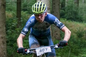 Über Stock und Greifenstein - Kennt das Gelände und siegte: Sebastian Stark aus Zwönitz.