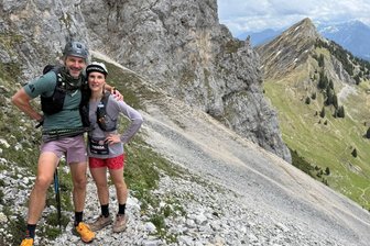 Über Stock und Stein: Gebürtiger Erzgebirger bringt seine Liebste mit „Bergtortur“ ans Limit - Michael Pawlowsky und Theresa Range liefen in Österreich über Stock und Stein.