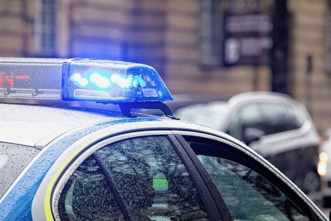 Einen mehrstündigen Polizeieinsatz hat es jetzt nach einem Beziehungsstreit in Oelsnitz gegeben. 