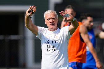 Überbelastung? Weltmeister-Coach warnt vor "Burn-outs" - Frankreichs Nationaltrainer Didier Deschamps warnt vor den Folgen der Mehrbelastung im Fußball. 
