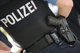 Überfall an der Wohnungstür - Polizei sucht Zeugen -