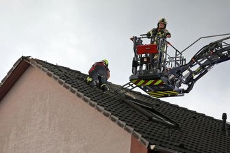 Überflutungen in Oberlungwitz - Blitzeinschlag in Gersdorf - In Gersdorf wird ein Einfamilienhaus von einem Blitz heimgesucht.